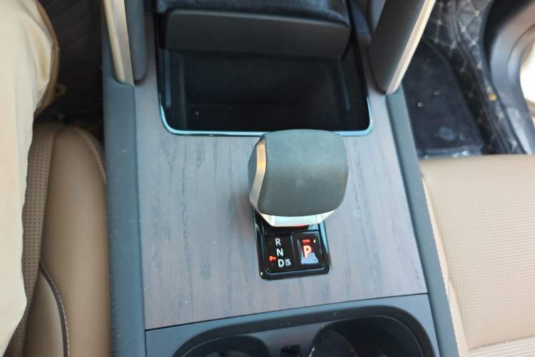 Used Land Rover Discovery Sport 2024 Performance Tech Edition Gear Lever