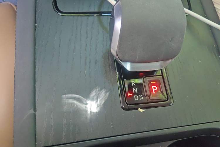 Used Land Rover Discovery Sport 2024 Luxury Custom Edition Gear Lever