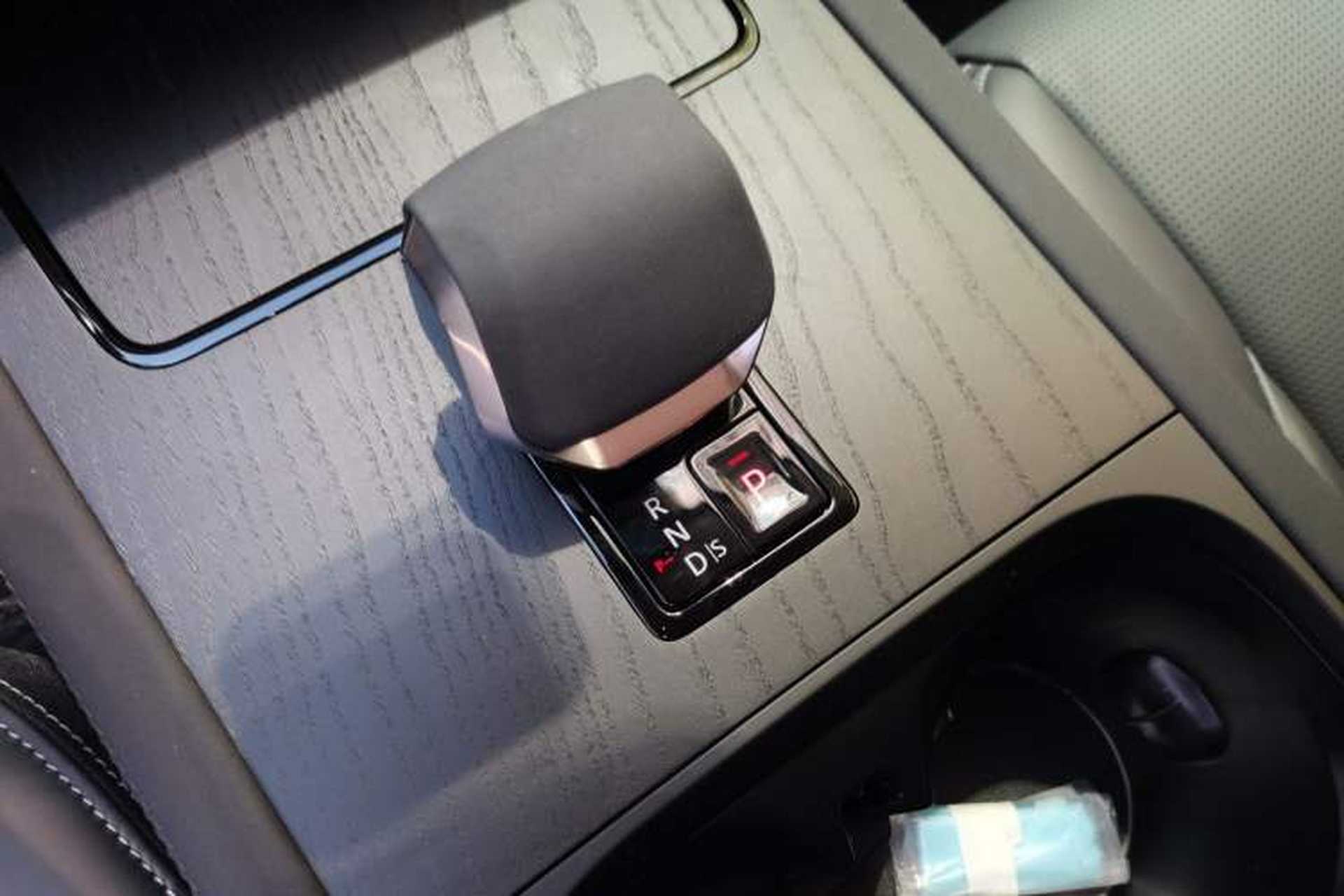 Used Land Rover Discovery Sport 2024 Luxury Custom Edition Gear Lever