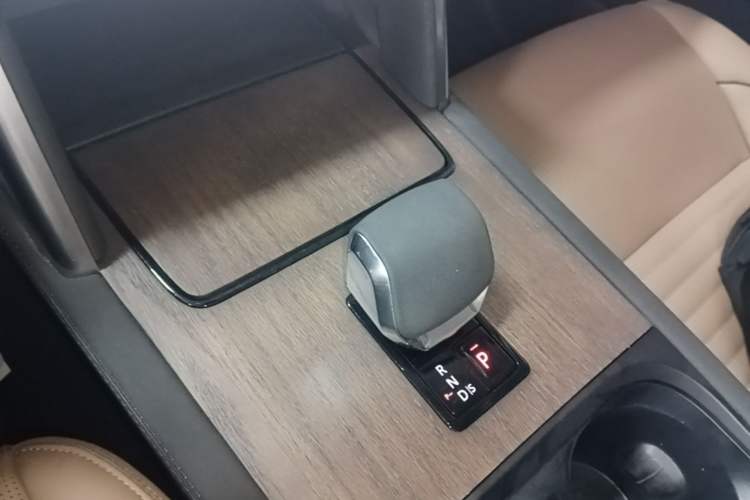 Used Land Rover Discovery Sport 2024 Performance Tech Edition Gear Lever