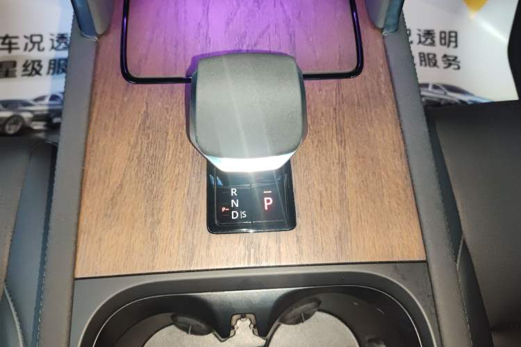 Used Land Rover Discovery Sport 2024 Performance Tech Edition Gear Lever