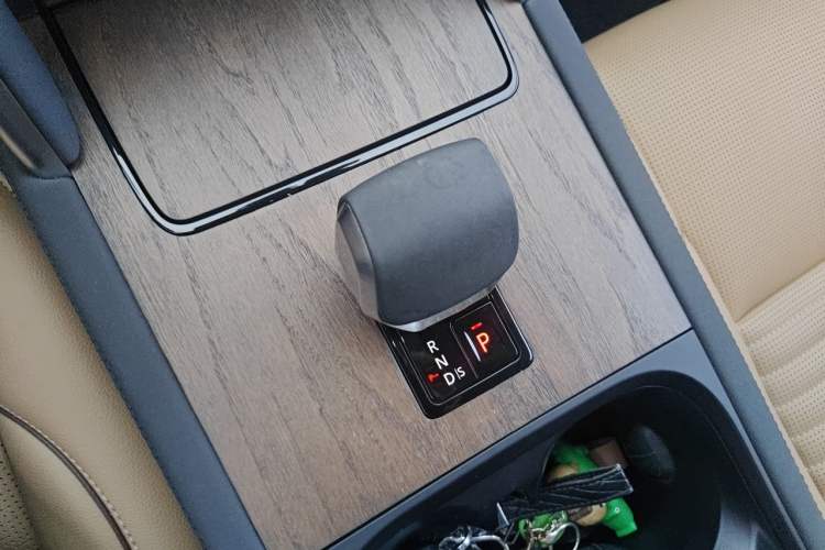 Used Land Rover Discovery Sport 2024 Performance Tech Edition Gear Lever