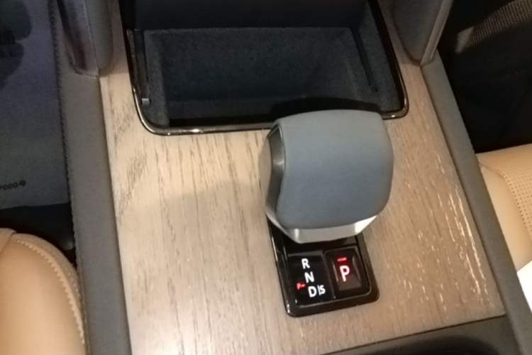 Used Land Rover Discovery Sport 2024 Performance Tech Edition Gear Lever