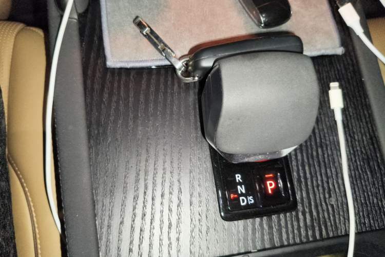 Used Land Rover Discovery Sport 2024 Luxury Custom Edition Gear Lever