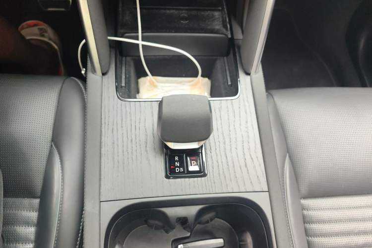 Used Land Rover Discovery Sport 2024 Luxury Custom Edition Gear Lever
