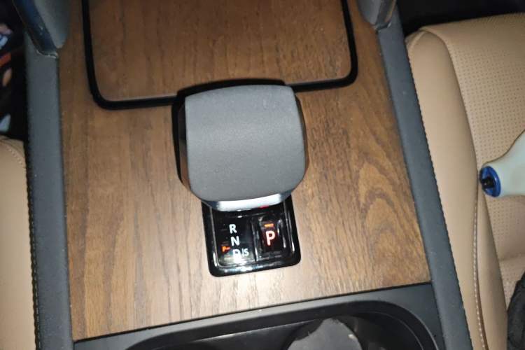 Used Land Rover Discovery Sport 2024 Performance Tech Edition Gear Lever