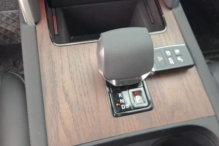 Used Land Rover Discovery Sport 2024 Performance Tech Edition Gear Lever