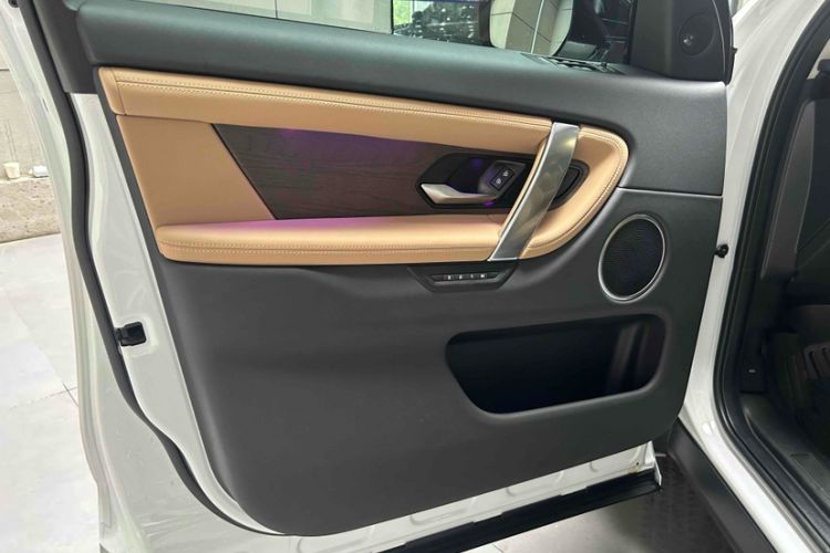 Used Land Rover Discovery Sport 2024 Performance Tech Edition Interior 11