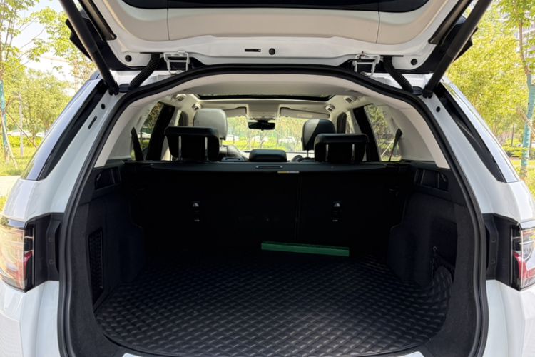 Used Land Rover Discovery Sport 2024 Luxury Custom Edition Interior 12