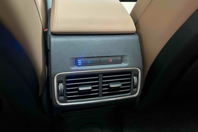 Used Land Rover Discovery Sport 2024 Performance Tech Edition Interior 4