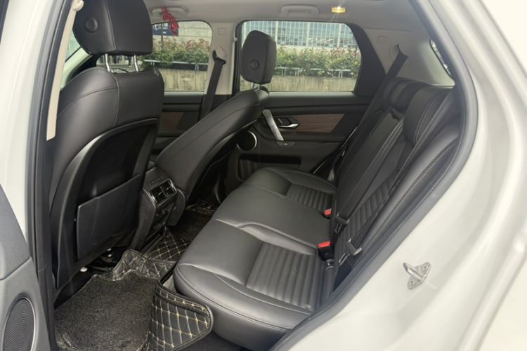 Used Land Rover Discovery Sport 2024 Performance Tech Edition Interior 4