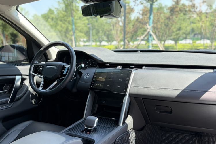 Used Land Rover Discovery Sport 2024 Luxury Custom Edition Interior 4