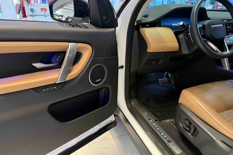 Used Land Rover Discovery Sport 2024 Luxury Custom Edition Interior 6