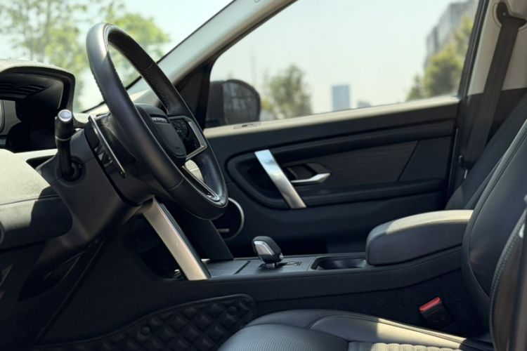 Used Land Rover Discovery Sport 2024 Luxury Custom Edition Interior 7