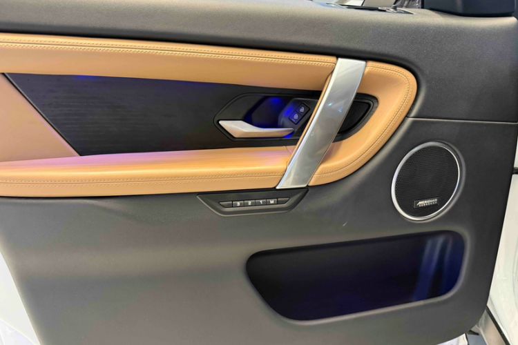 Used Land Rover Discovery Sport 2024 Luxury Custom Edition Interior 8