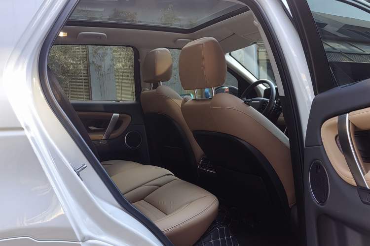 Used Land Rover Discovery Sport 2024 Performance Tech Edition Interior 9
