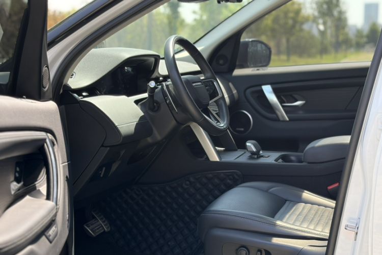 Used Land Rover Discovery Sport 2024 Luxury Custom Edition Interior 9