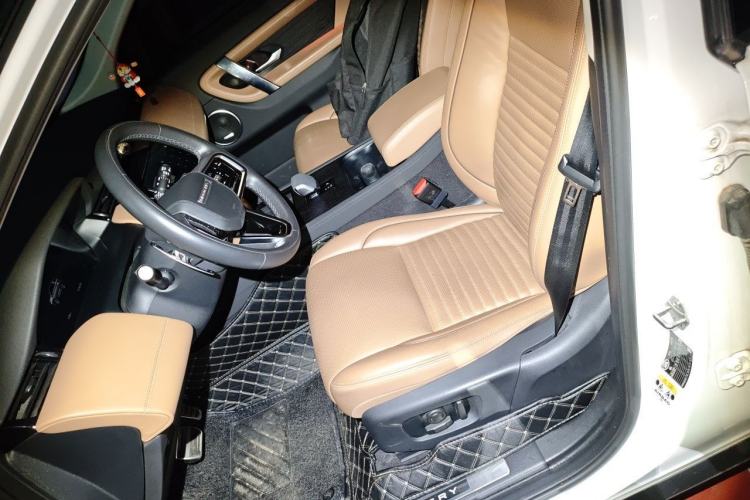 Used Land Rover Discovery Sport 2024 Luxury Custom Edition Left Front Seat