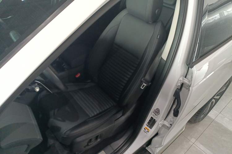 Used Land Rover Discovery Sport 2024 Performance Tech Edition Left Front Seat
