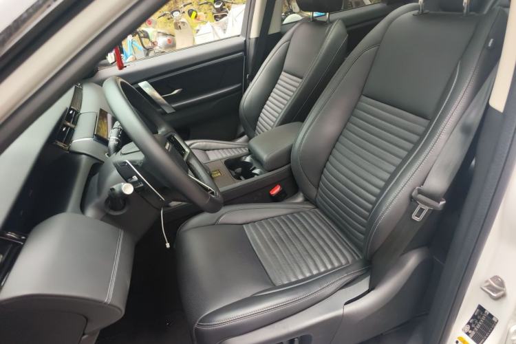 Used Land Rover Discovery Sport 2024 Luxury Custom Edition Left Front Seat