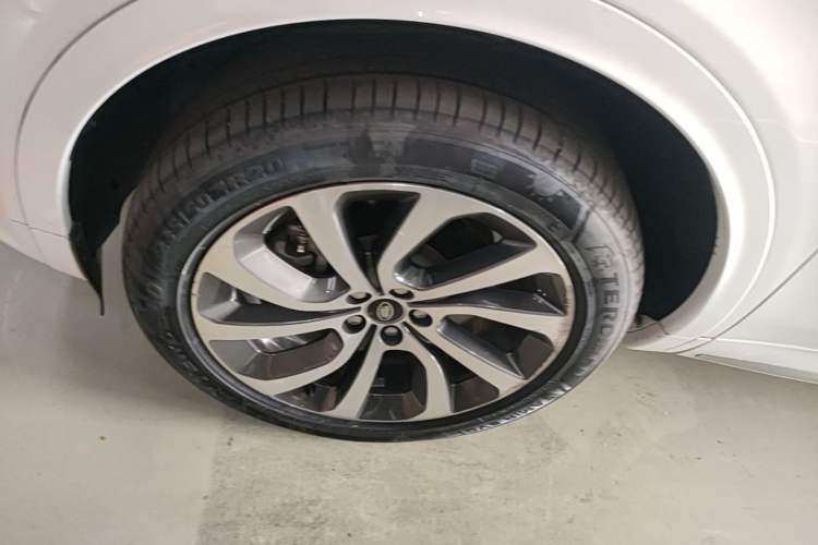 Used Land Rover Discovery Sport 2024 Performance Tech Edition Left Front Wheel Hub