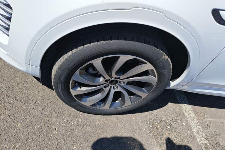 Used Land Rover Discovery Sport 2024 Performance Tech Edition Left Front Wheel Hub