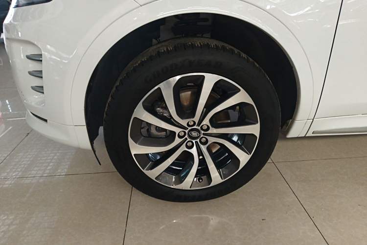 Used Land Rover Discovery Sport 2024 Performance Tech Edition Left Front Wheel Hub