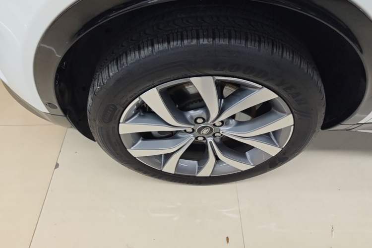 Used Land Rover Discovery Sport 2024 Luxury Custom Edition Left Front Wheel Hub