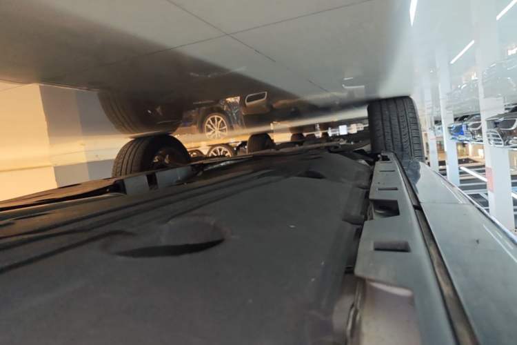 Used Land Rover Discovery Sport 2024 Luxury Custom Edition Left Side Sill