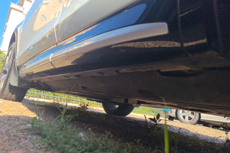 Used Land Rover Discovery Sport 2024 Luxury Custom Edition Left Side Sill