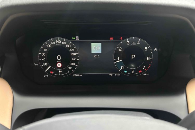 Used Land Rover Discovery Sport 2024 Performance Tech Edition Odometer Close Up