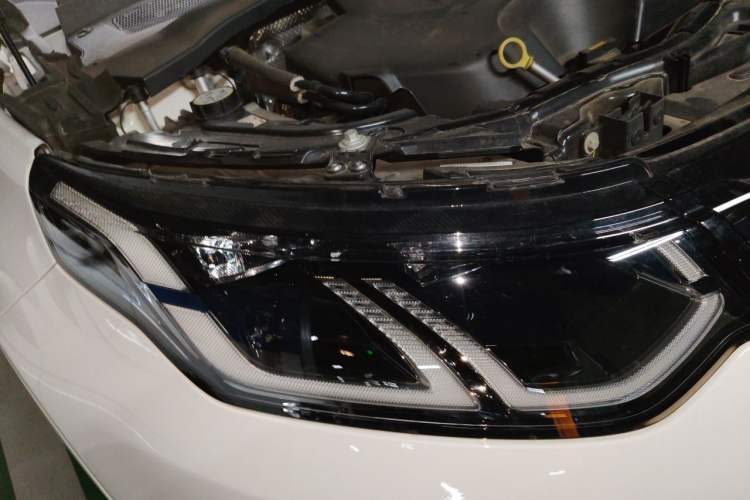 Used Land Rover Discovery Sport 2024 Performance Tech Edition Right Front Headlight