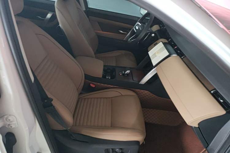 Used Land Rover Discovery Sport 2024 Performance Tech Edition Right Front Seat