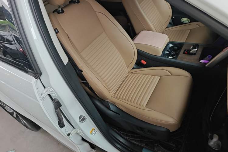 Used Land Rover Discovery Sport 2024 Performance Tech Edition Right Front Seat