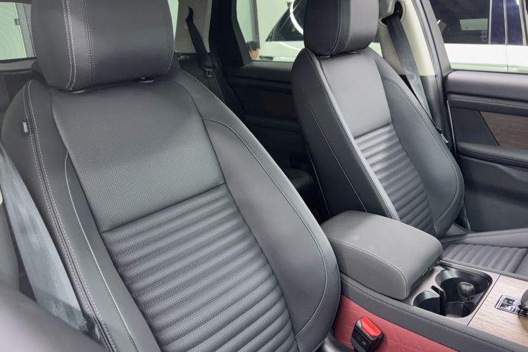 Used Land Rover Discovery Sport 2024 Performance Tech Edition Right Front Seat