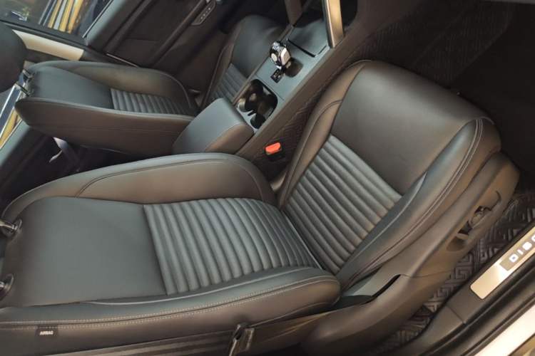 Used Land Rover Discovery Sport 2024 Luxury Custom Edition Right Front Seat