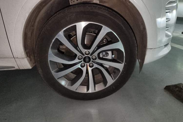 Used Land Rover Discovery Sport 2024 Performance Tech Edition Right Front Wheel Hub
