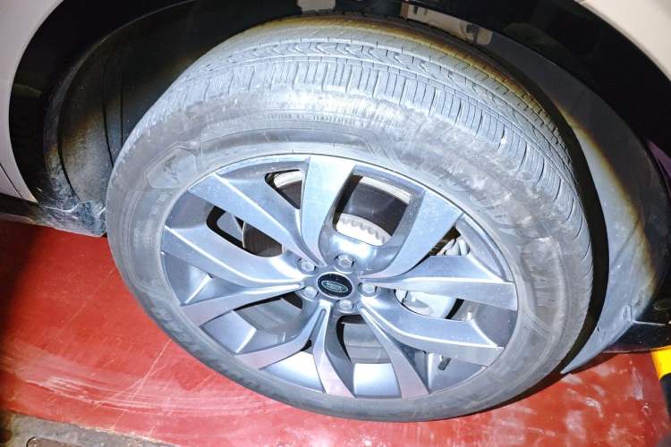 Used Land Rover Discovery Sport 2024 Luxury Custom Edition Right Front Wheel Hub