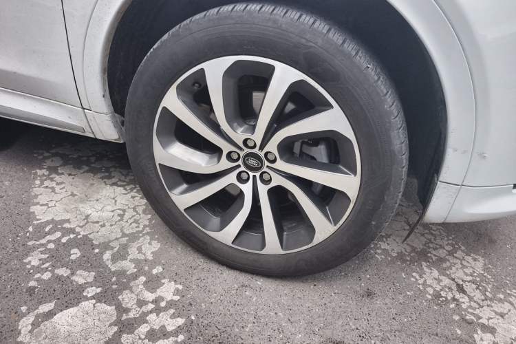 Used Land Rover Discovery Sport 2024 Performance Tech Edition Right Front Wheel Hub