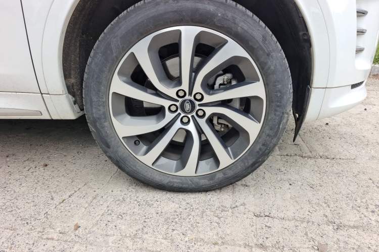 Used Land Rover Discovery Sport 2024 Performance Tech Edition Right Front Wheel Hub