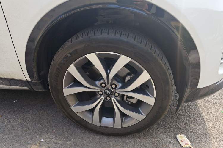 Used Land Rover Discovery Sport 2024 Luxury Custom Edition Right Front Wheel Hub