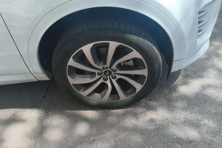 Used Land Rover Discovery Sport 2024 Performance Tech Edition Right Front Wheel Hub