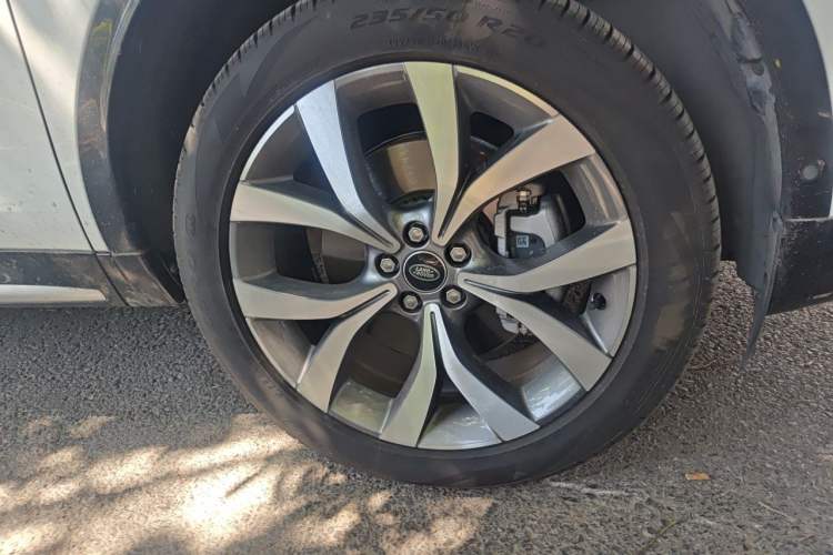 Used Land Rover Discovery Sport 2024 Luxury Custom Edition Right Front Wheel Hub