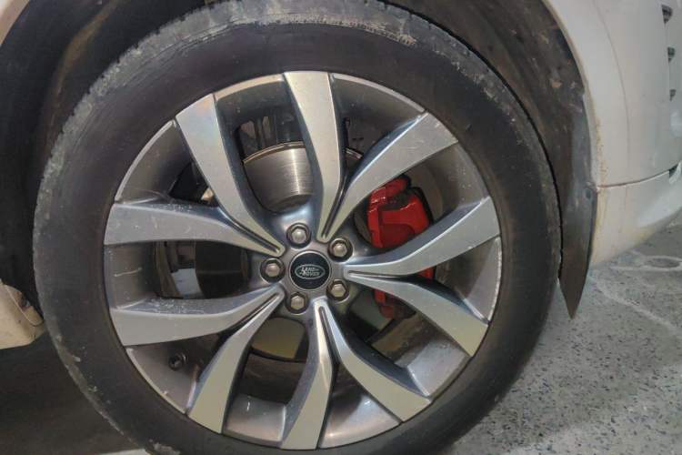 Used Land Rover Discovery Sport 2024 Performance Tech Edition Right Front Wheel Hub