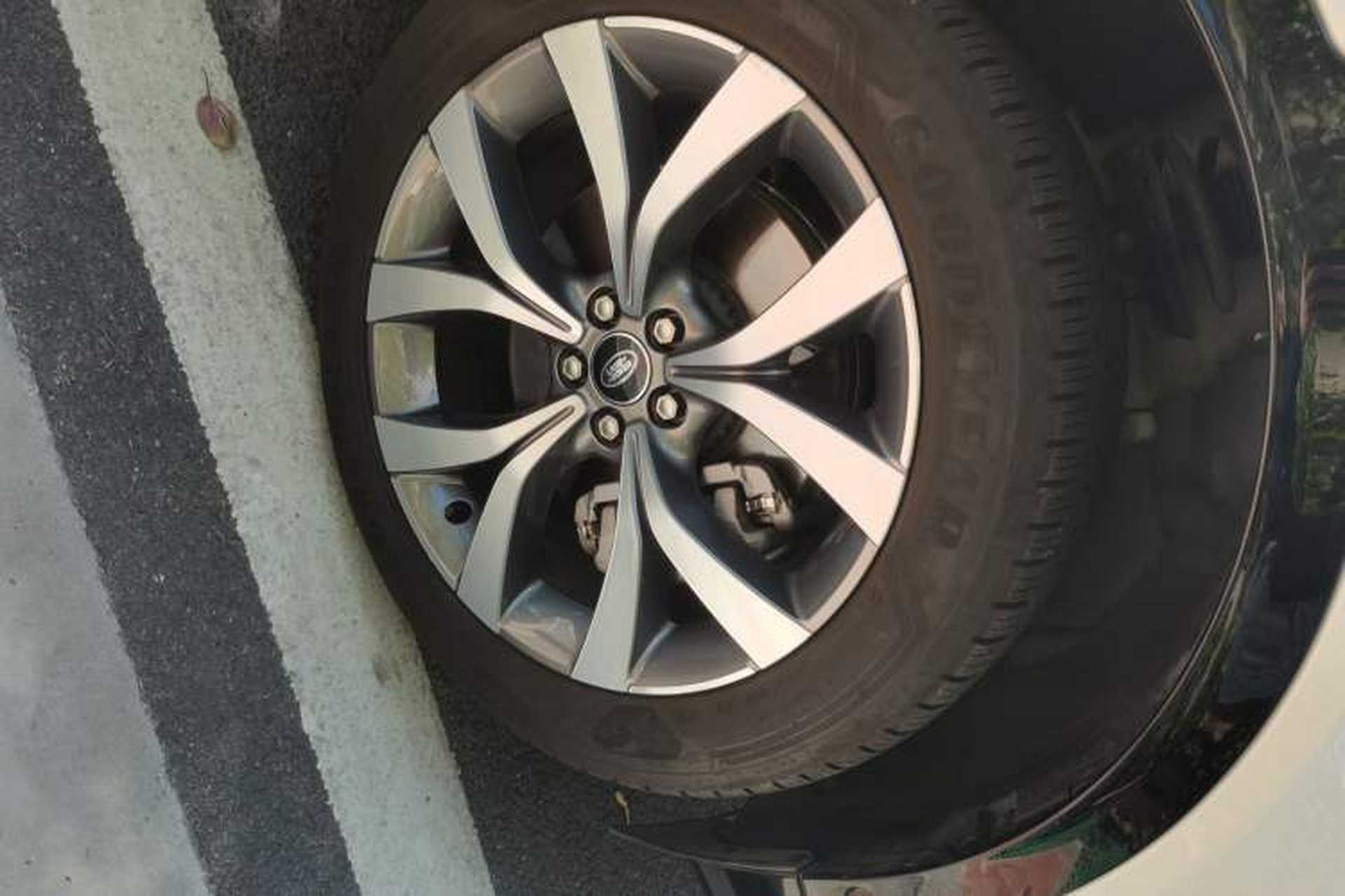 Used Land Rover Discovery Sport 2024 Luxury Custom Edition Right Front Wheel Hub