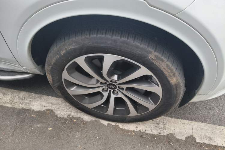 Used Land Rover Discovery Sport 2024 Performance Tech Edition Right Front Wheel Hub