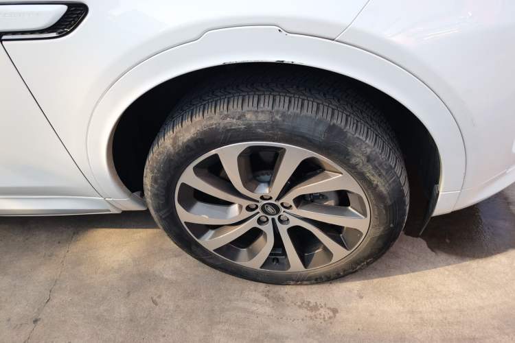 Used Land Rover Discovery Sport 2024 Performance Tech Edition Right Front Wheel Hub