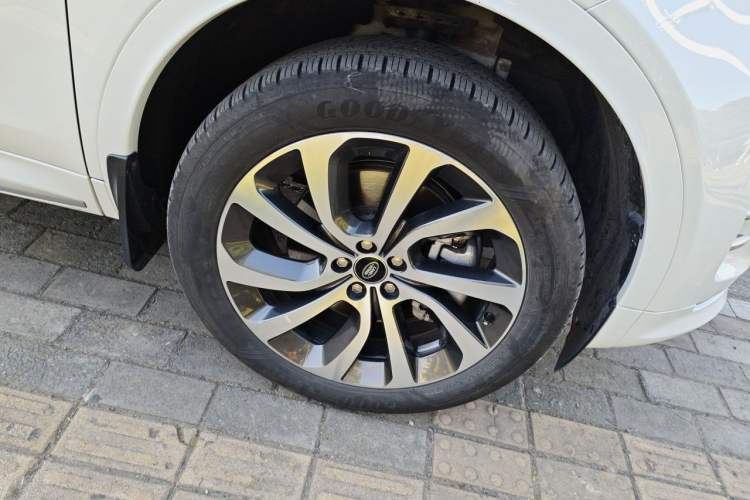 Used Land Rover Discovery Sport 2024 Performance Tech Edition Right Front Wheel Hub