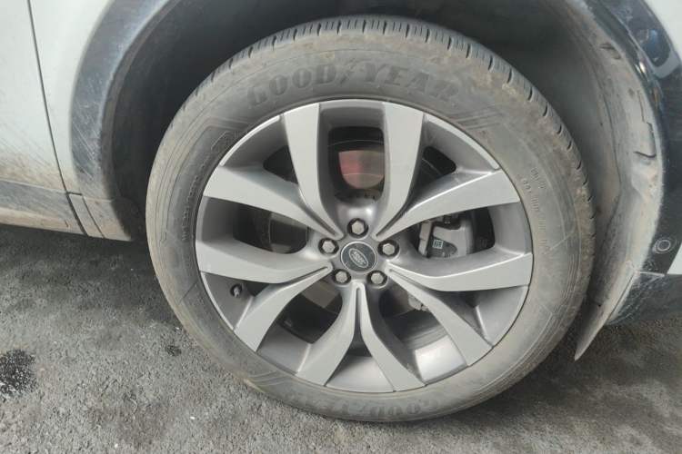 Used Land Rover Discovery Sport 2024 Luxury Custom Edition Right Front Wheel Hub