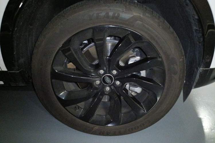 Used Land Rover Discovery Sport 2024 Luxury Custom Edition Right Front Wheel Hub